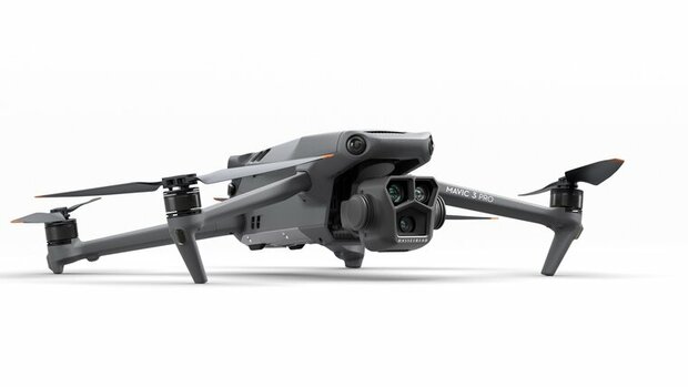 DJI Mavic 3 Pro Fly More Combo (DJI RC)